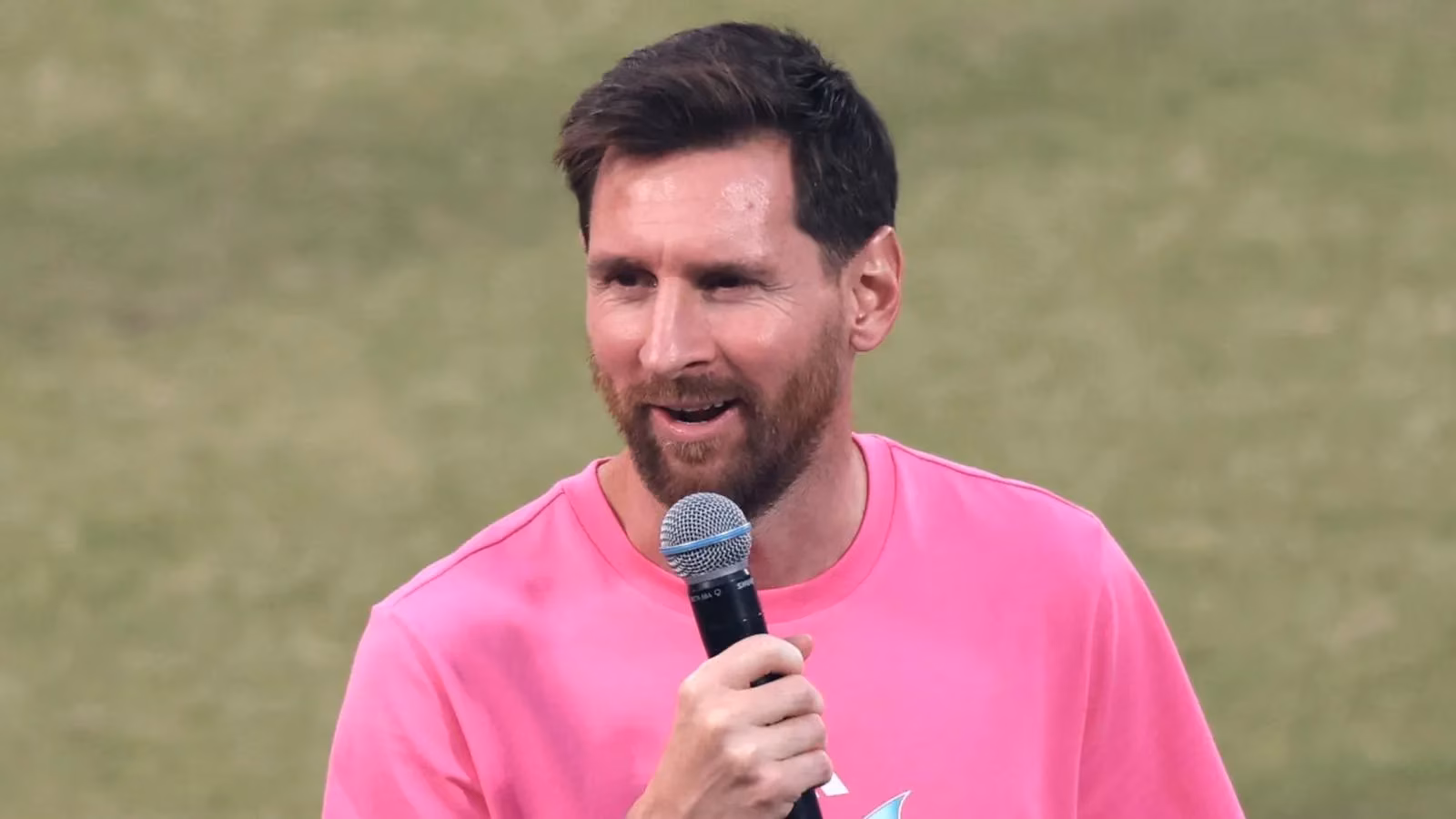 messi-s-india-tour-from-chaos-to-luxury-a-tale-of-contrasts-and-affection-image-0