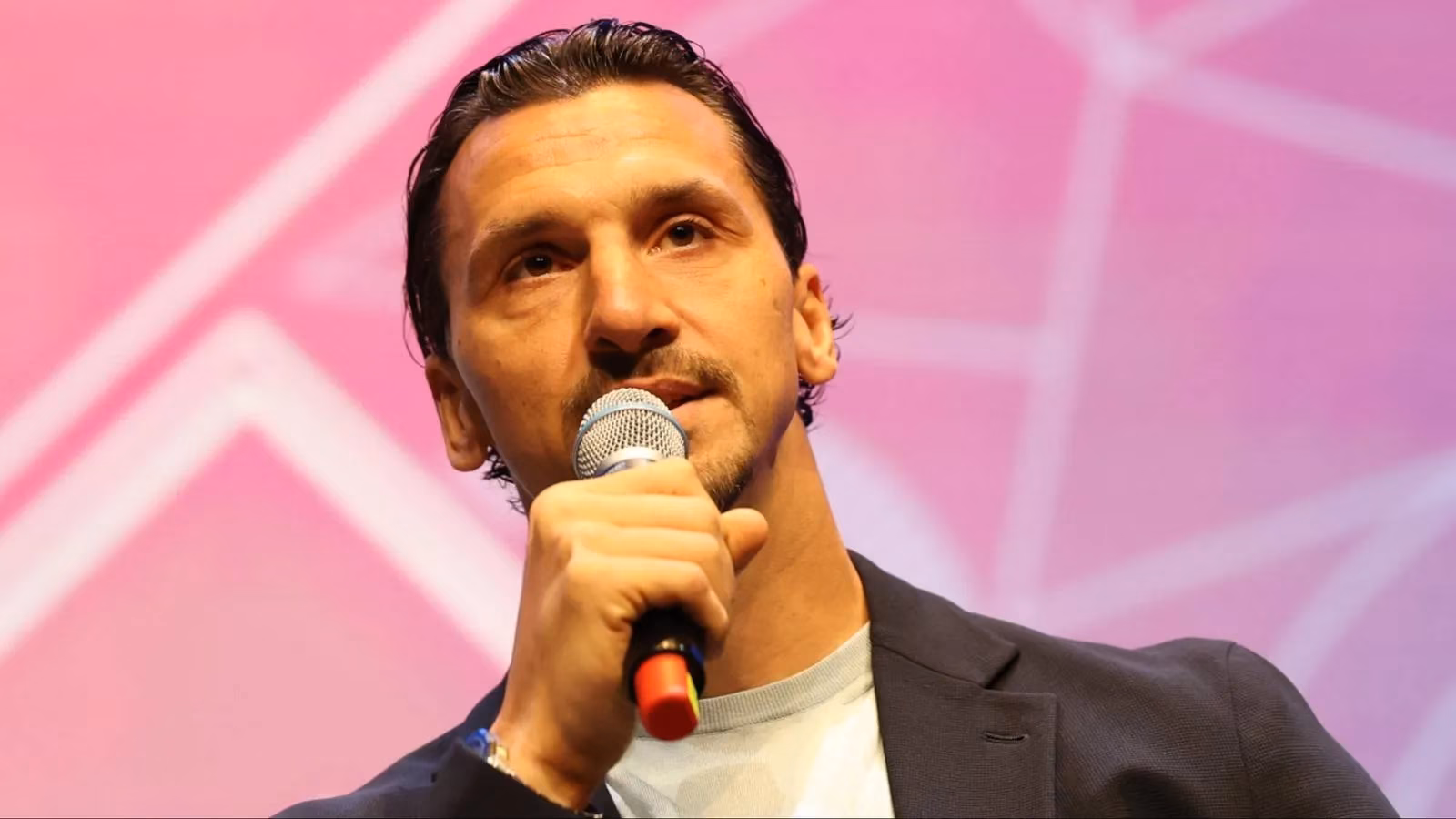 zlatan-ibrahimovic-s-unconventional-goat-list-r9-first-no-cristiano-ronaldo-or-pele-image-0